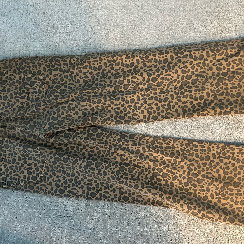 American Eagle Leopard Print Barrel Jeans - Picture 4 of 4